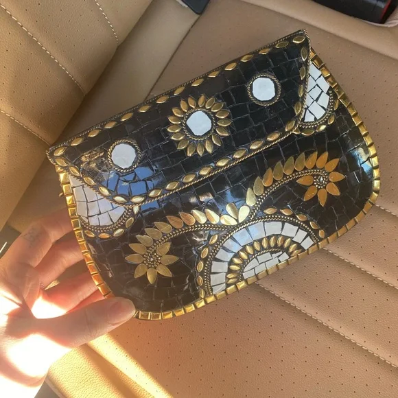 Elegant Black and Gold Clutch - Picture 2 of 6